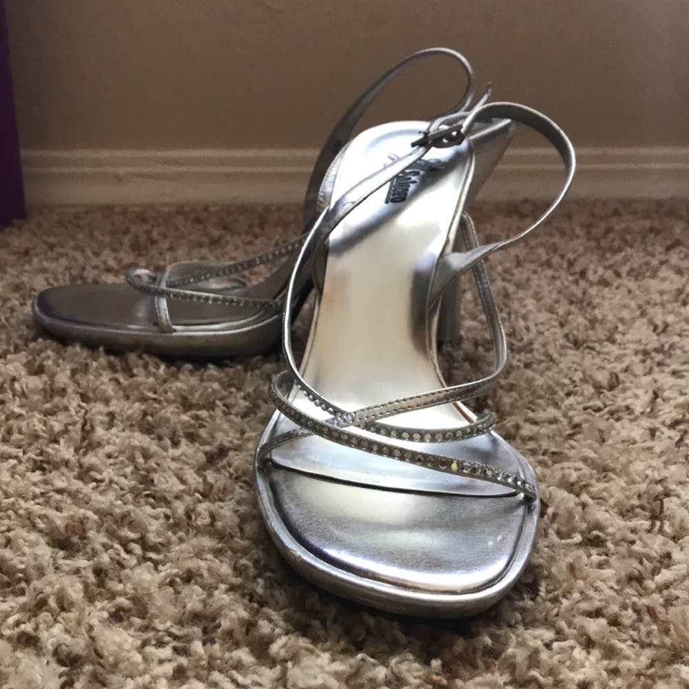 Silver pair of heels (size 9)